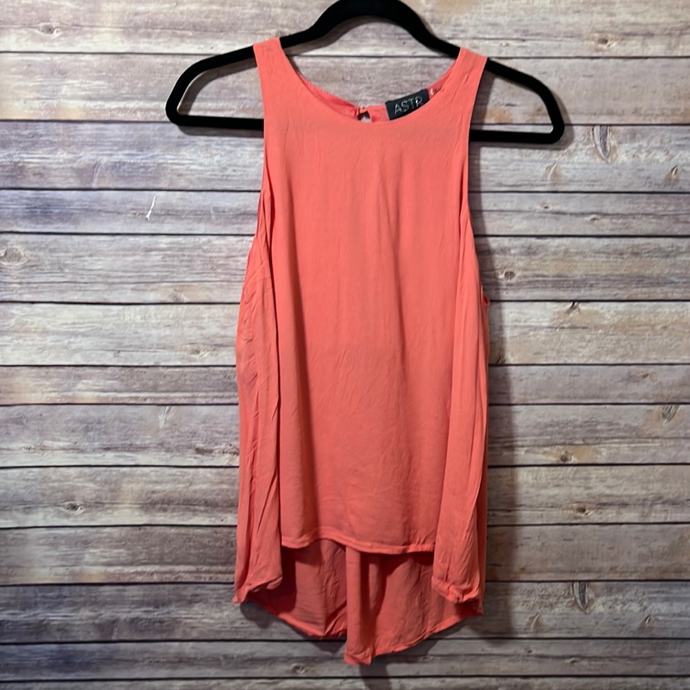 ⭐️ ASTR High Low Coral Blouse Lined Keyhole Back